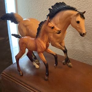 Breyer Classics Spirit and Foal Kiger Mustang Set
